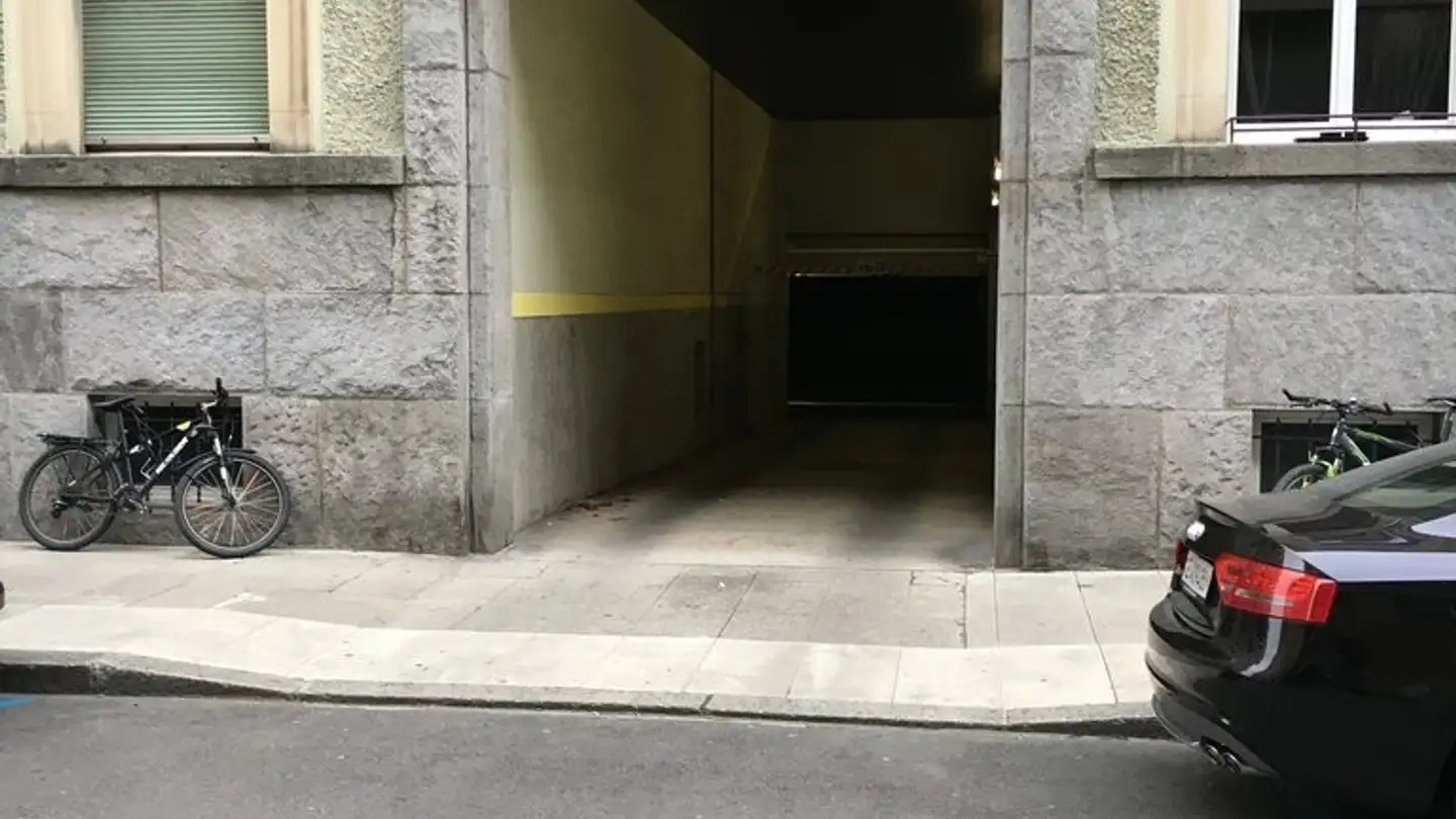 Place de parking souterraine à louer - 1207 Genève