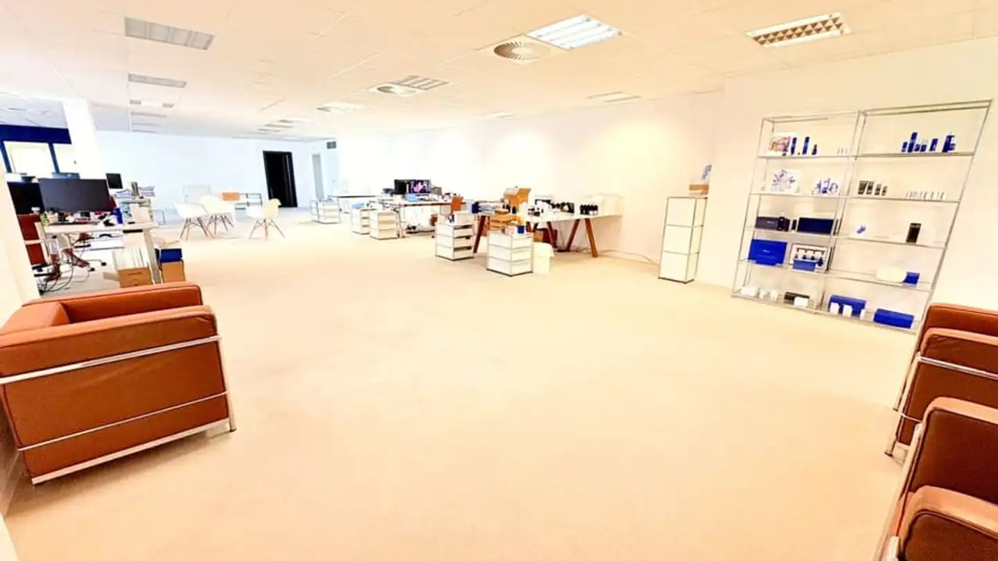 Commercial for rent - 1820 Montreux - Photo 2