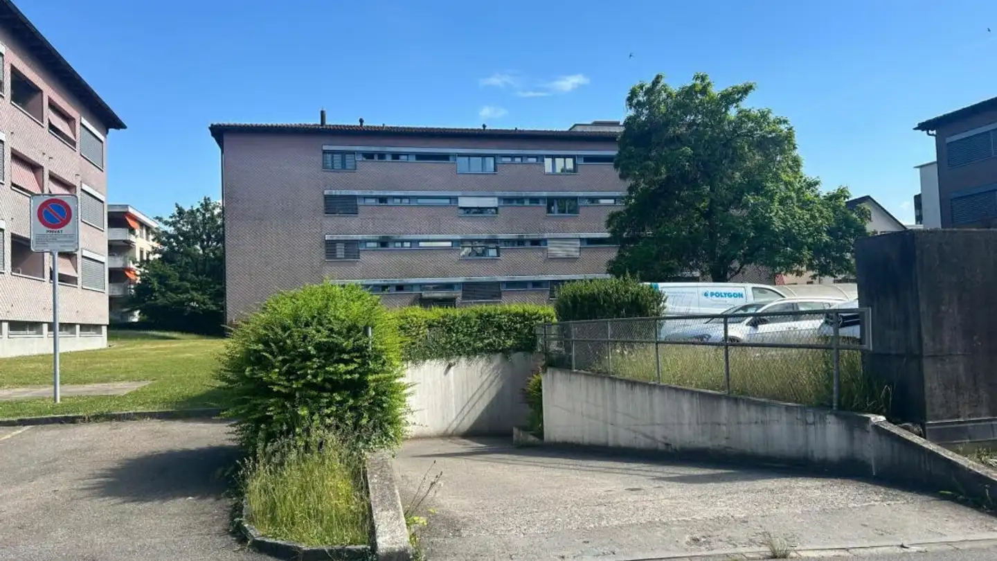 Place de parking extérieure à louer - Wiesenstrasse 8, 8640 Rapperswil SG