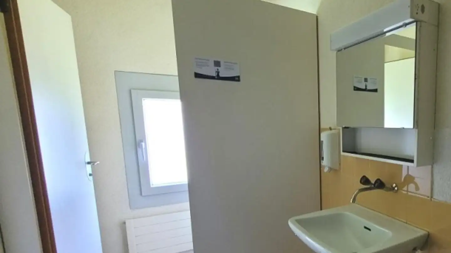 Mischgenutztes Gebäude mieten - Alte Zihlstrasse 4, 8340 Hinwil