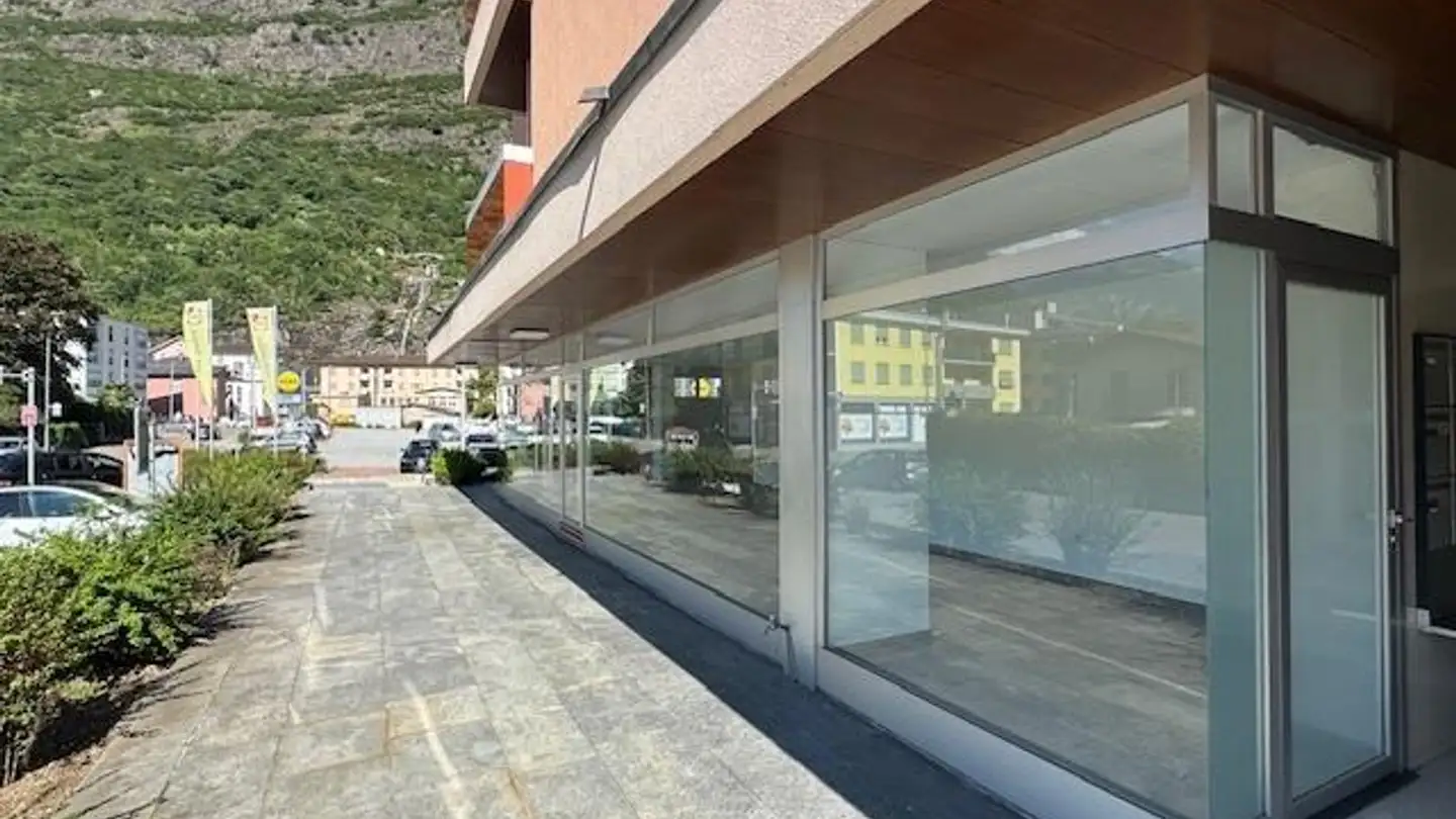 Spazio ufficio in vendita - Via Stefano Franscini 9, 6710 Biasca - Photo 2