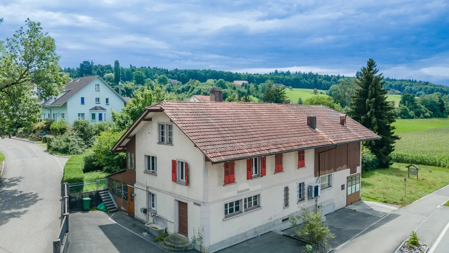 Mixed-use building for sale - 4852 Rothrist