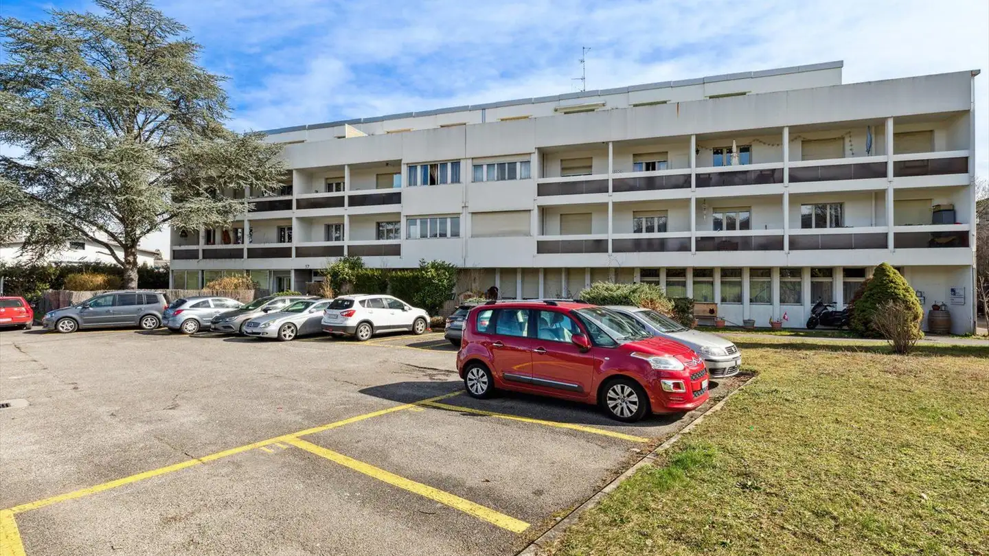Place de parking extérieure à louer - Route Du Mandement 17, 1217 Meyrin