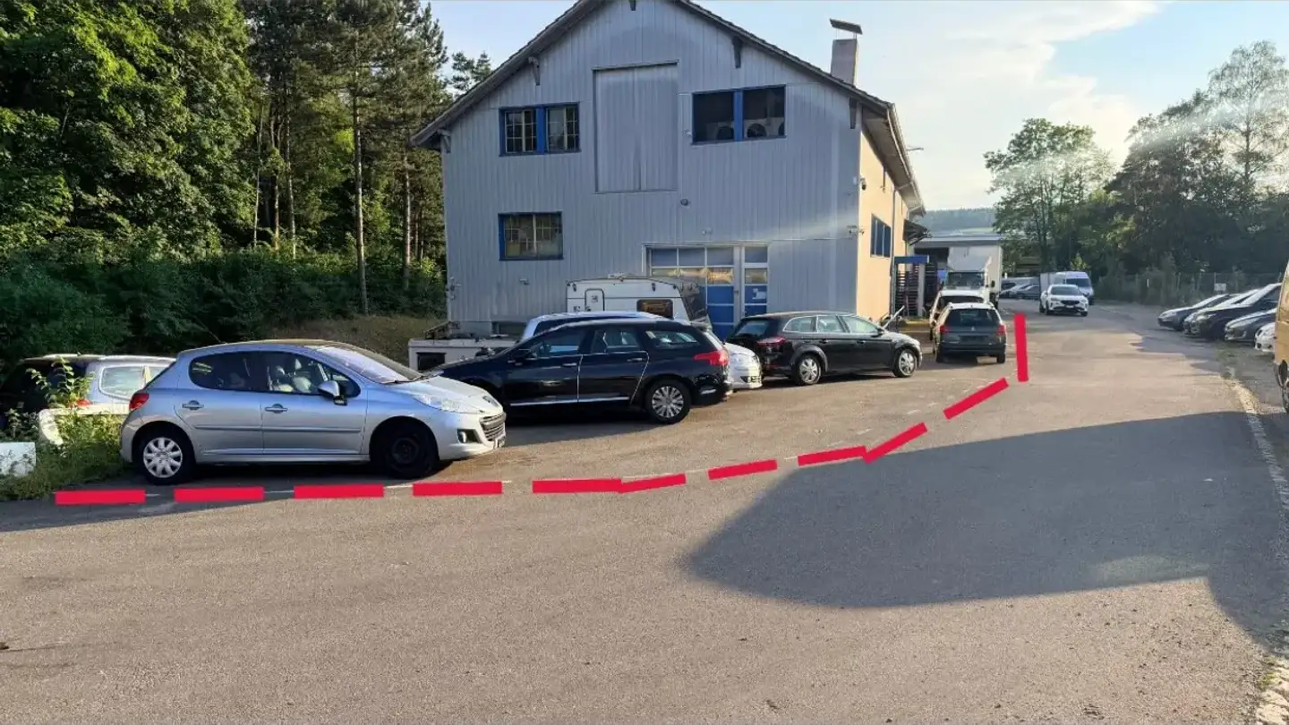 Place de parking extérieure à louer - Wehntalerstrasse 16, 8105 Regensdorf