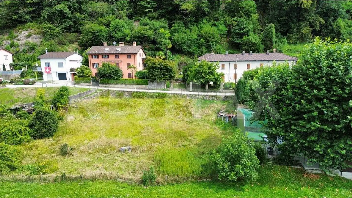 Constructible plot for sale - 6999 Astano - Photo 2