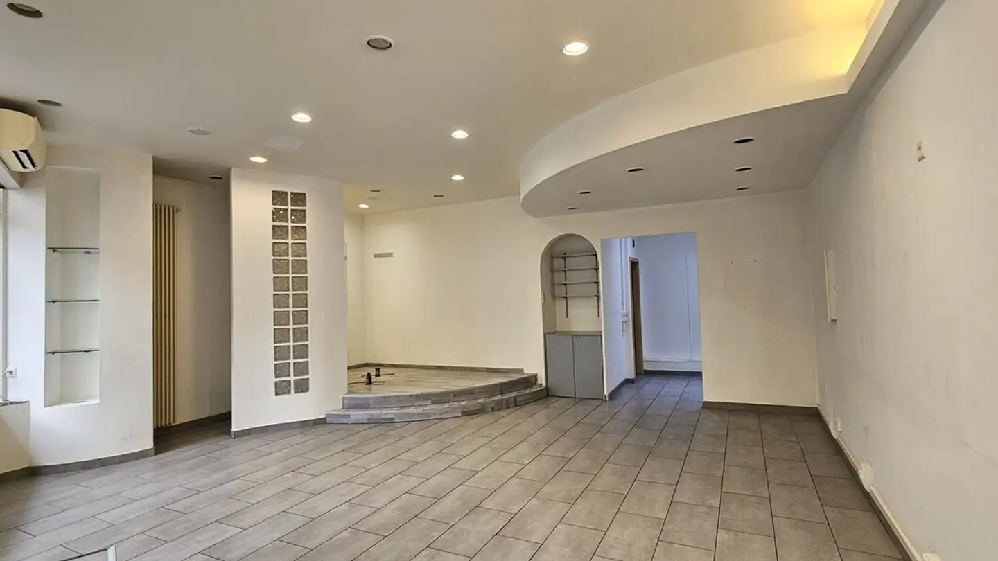 Mischgenutztes Gebäude kaufen - 6830 Chiasso