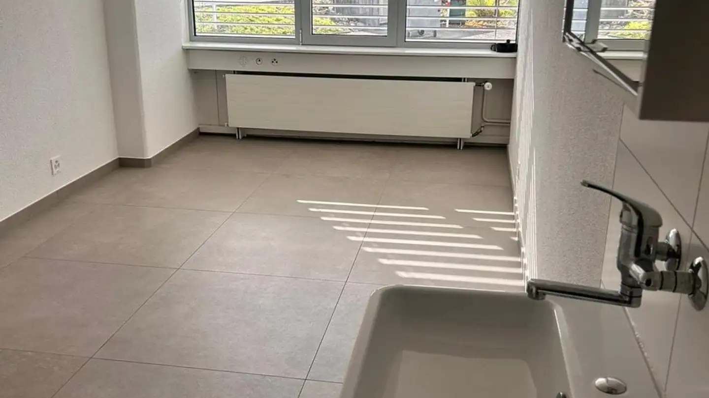 Commercial à louer - Hauptstrasse 171, 3286 Muntelier