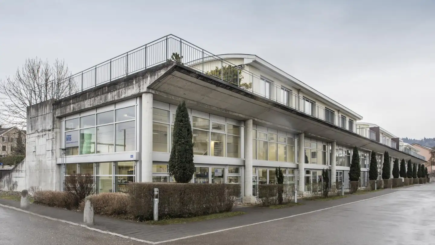 Commercial à louer - Schulstrasse 147, 8105 Regensdorf