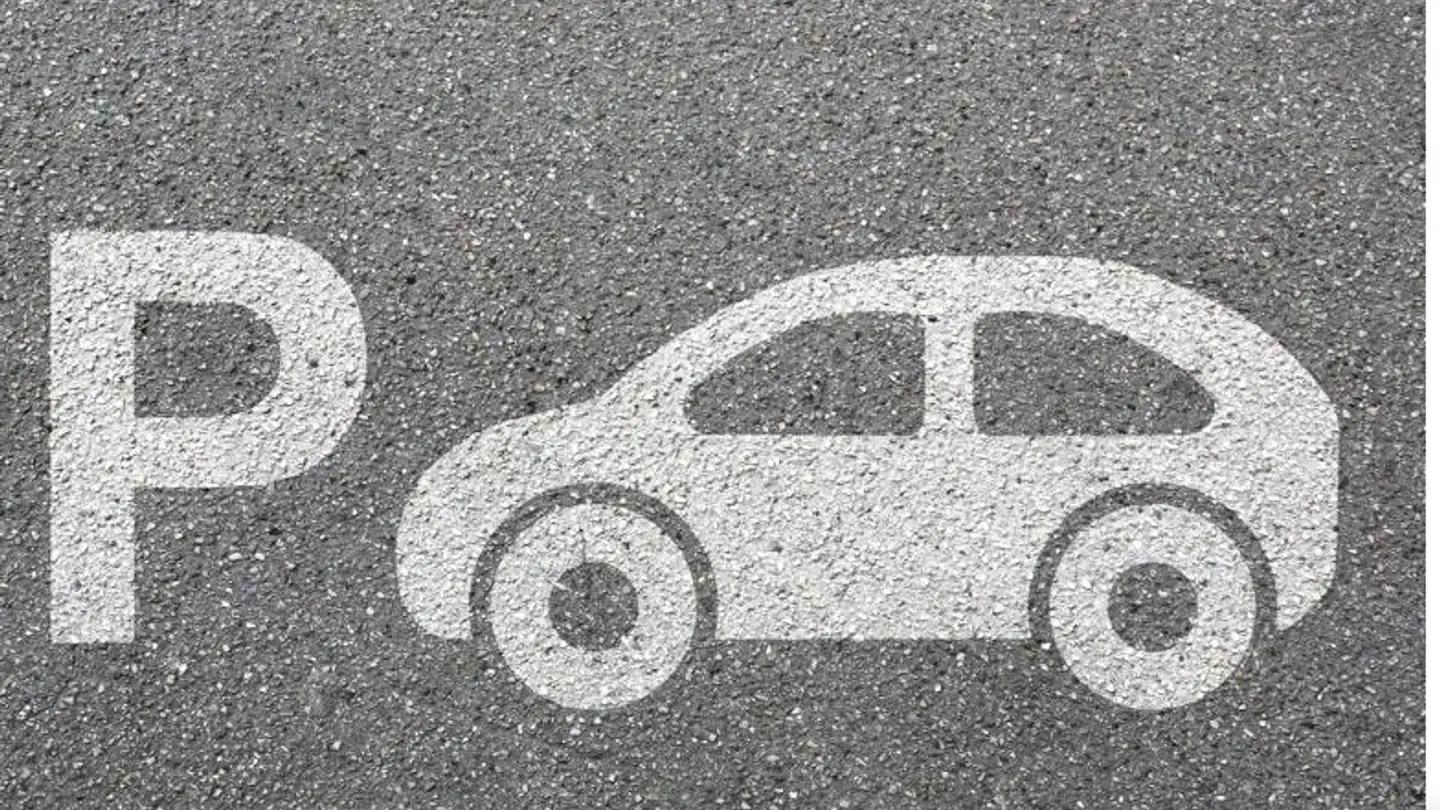 Place de parking extérieure à louer - 8610 Uster