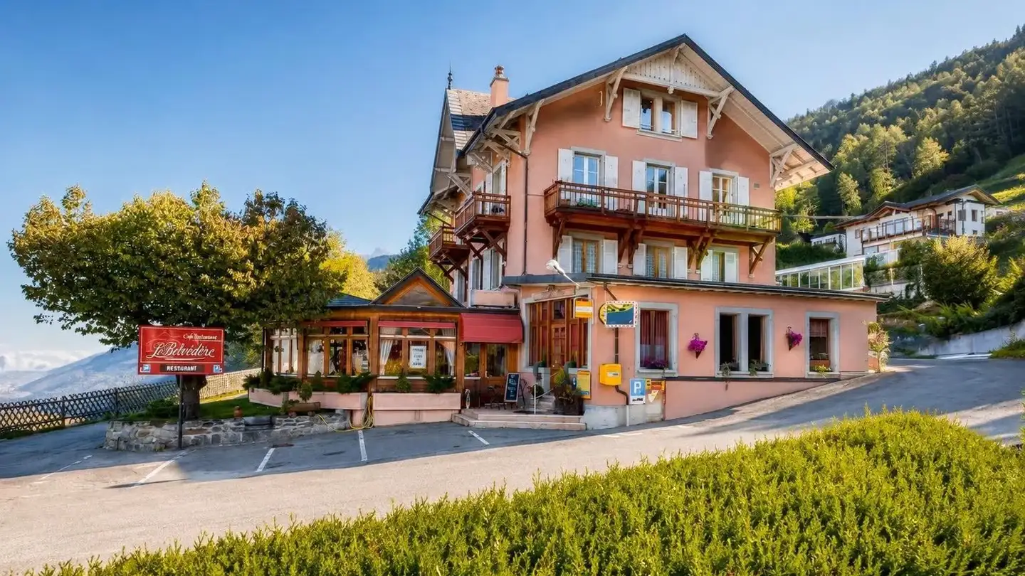 Mixed-use building for sale - 1927 Chemin