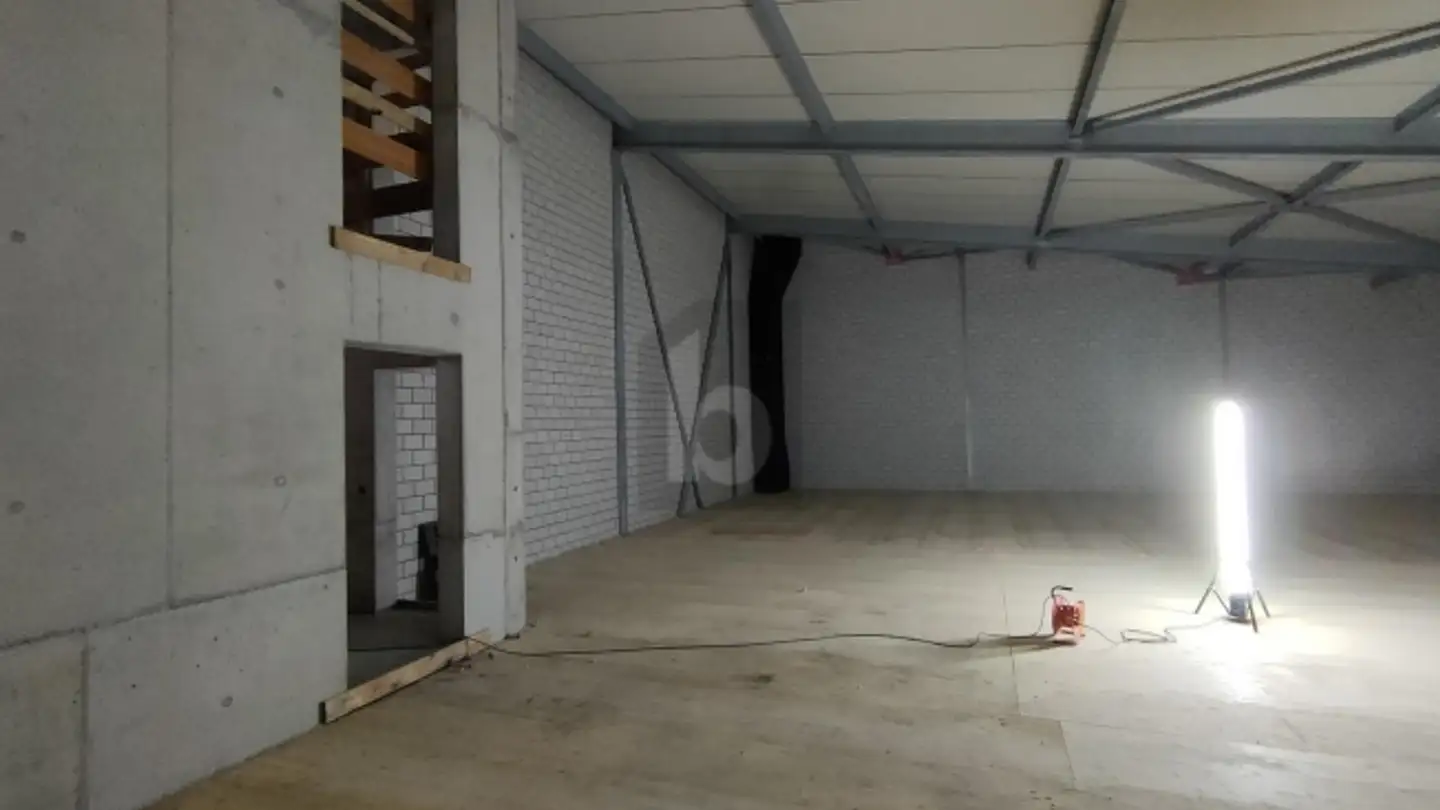 Office space for rent - 8215 Hallau - Photo 4