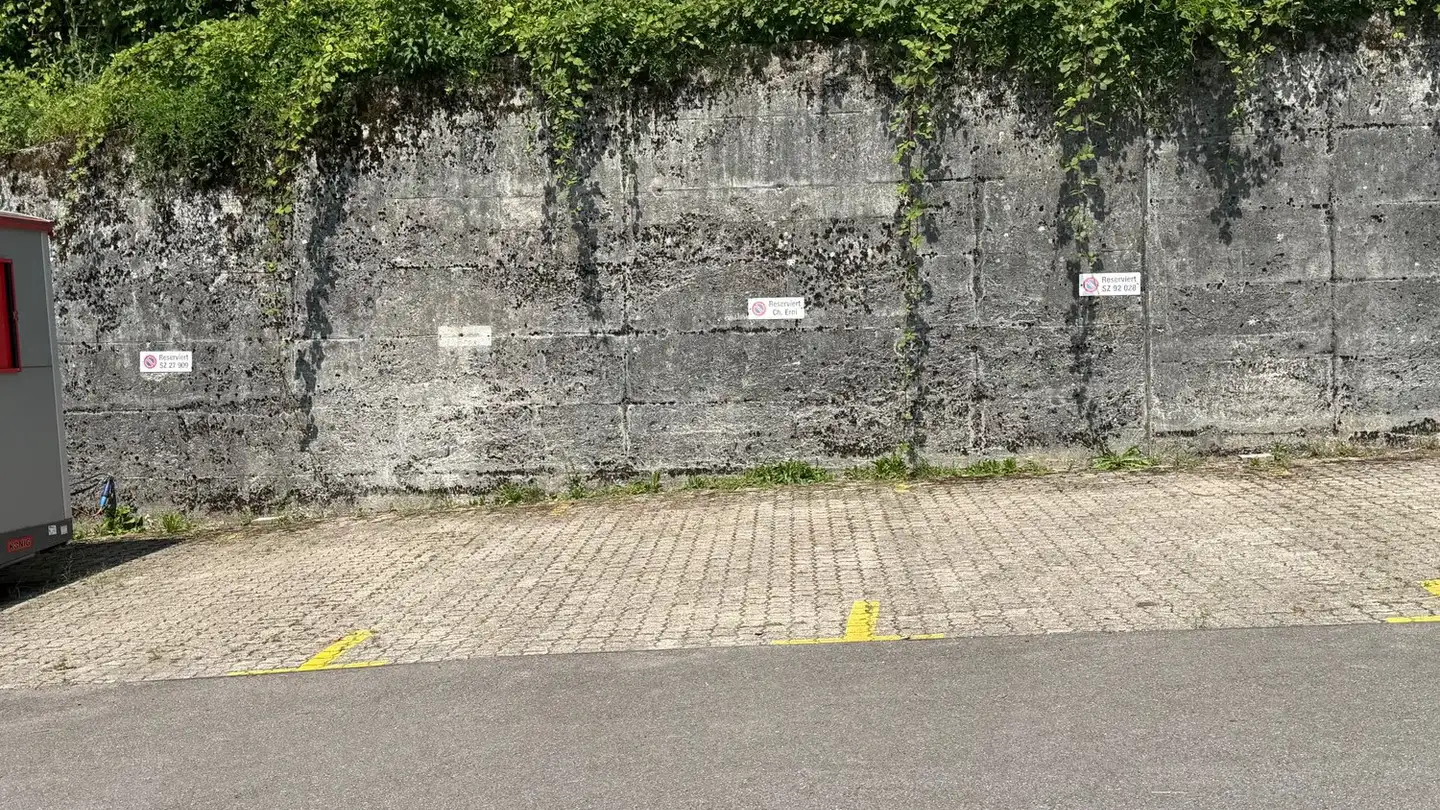 Outdoor parking space for sale - Sonnenbergstrasse 24, 6423 Seewen SZ - Photo 2