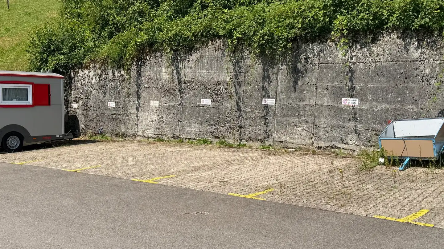 Outdoor parking space for sale - Sonnenbergstrasse 24, 6423 Seewen SZ - Photo 3