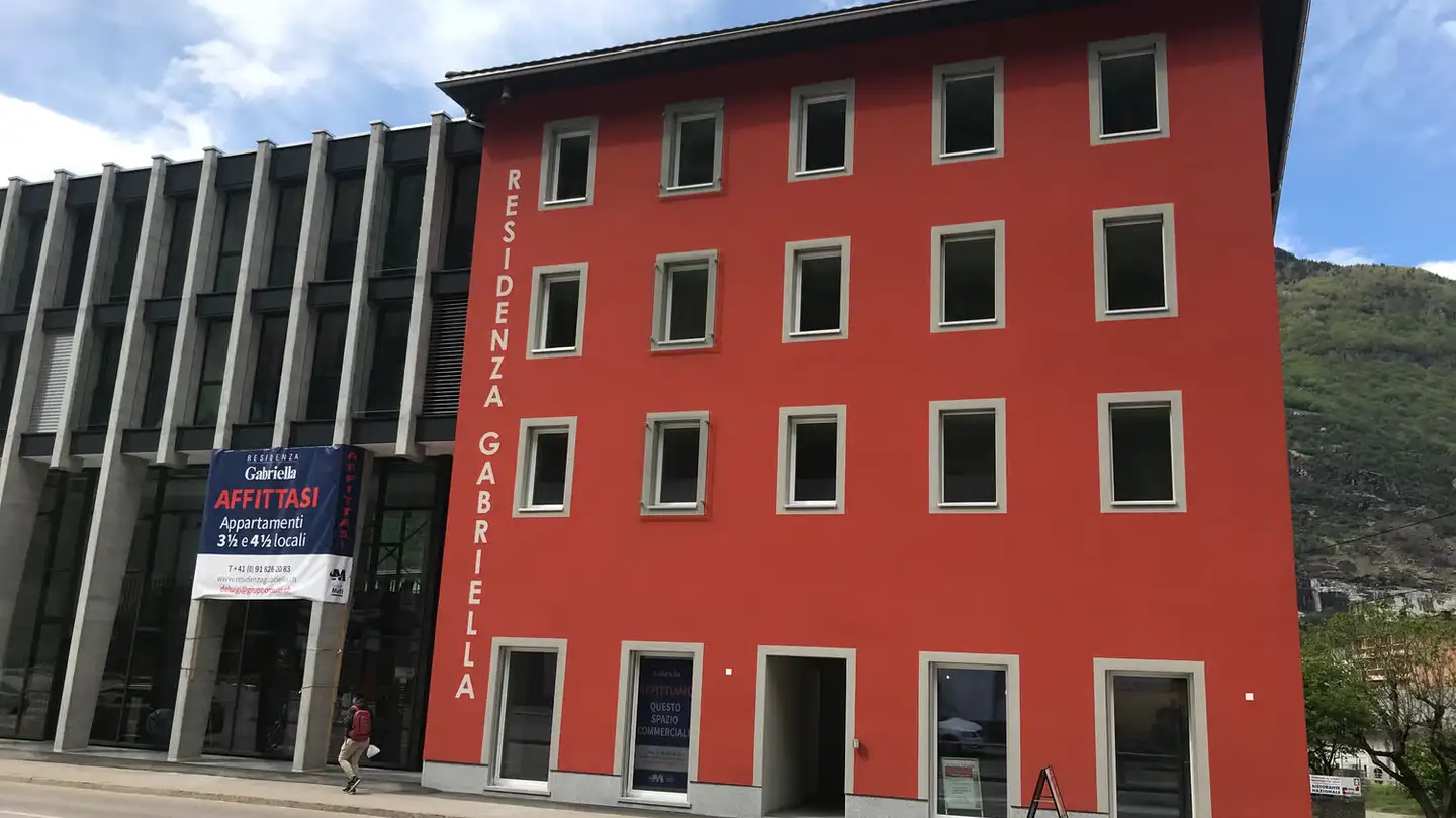 Garage individuel à louer - Via Dragone 1, 6710 Biasca