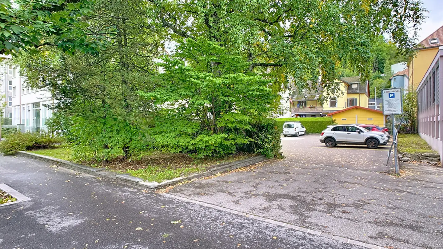 Place de parking extérieure à louer - Avenue Du Technicum 13, 2400 Le Locle