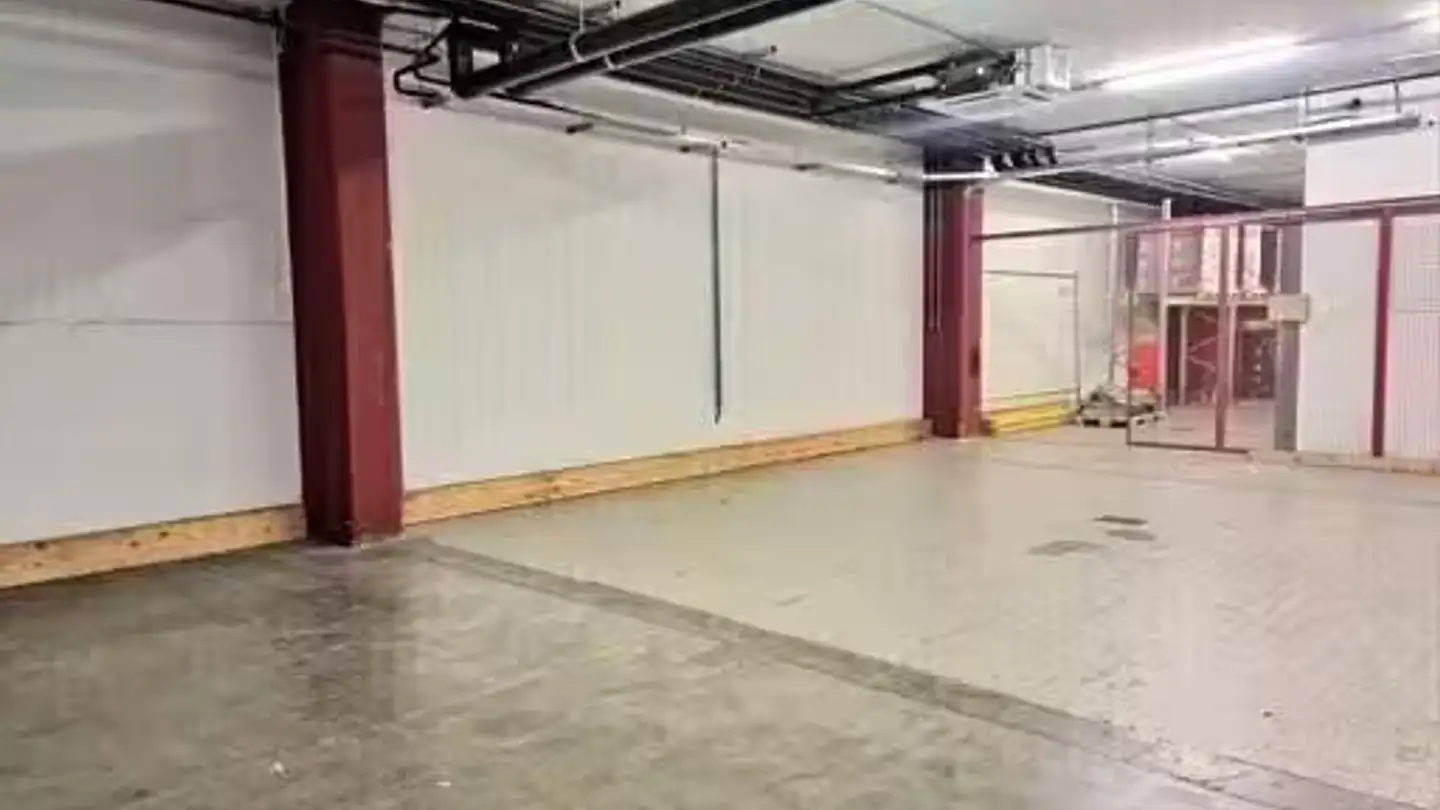 Mischgenutztes Gebäude mieten - 6807 Taverne