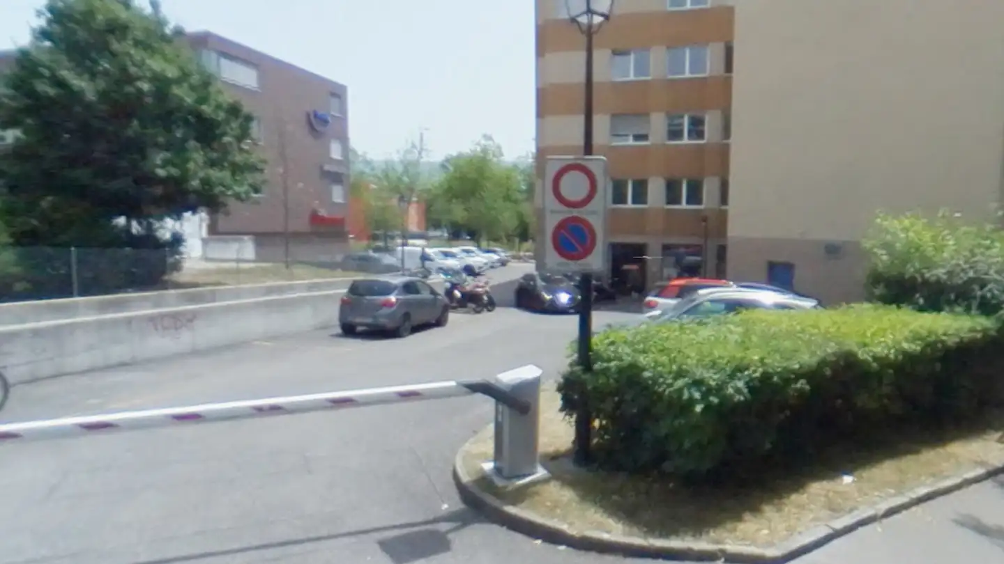 Place de parking extérieure à louer - Rue Des Grands Portes 2, 1213 Onex