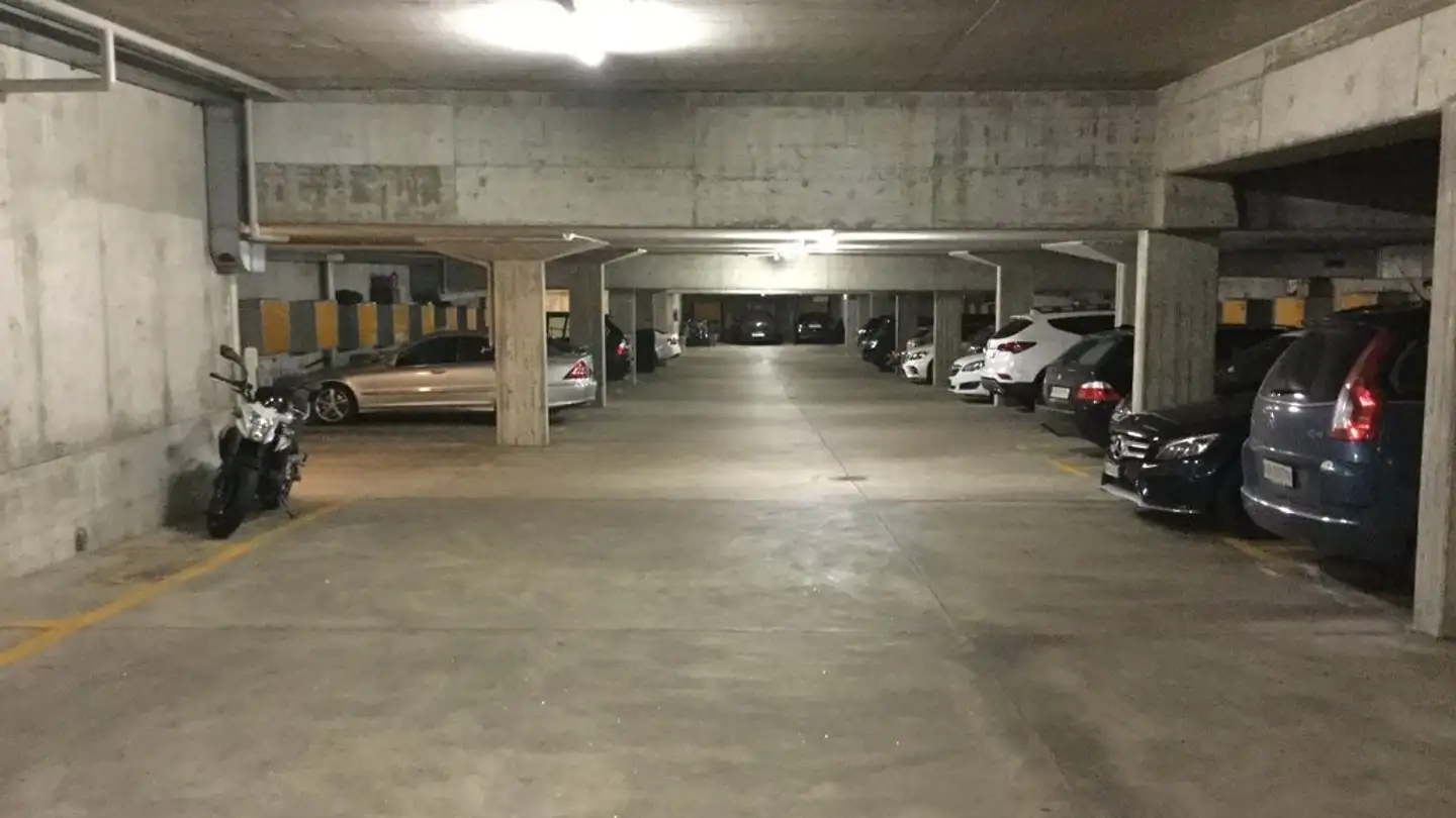 Überdachter Motorradparkplatz mieten - Badenerstrasse 109, 8952 Schlieren