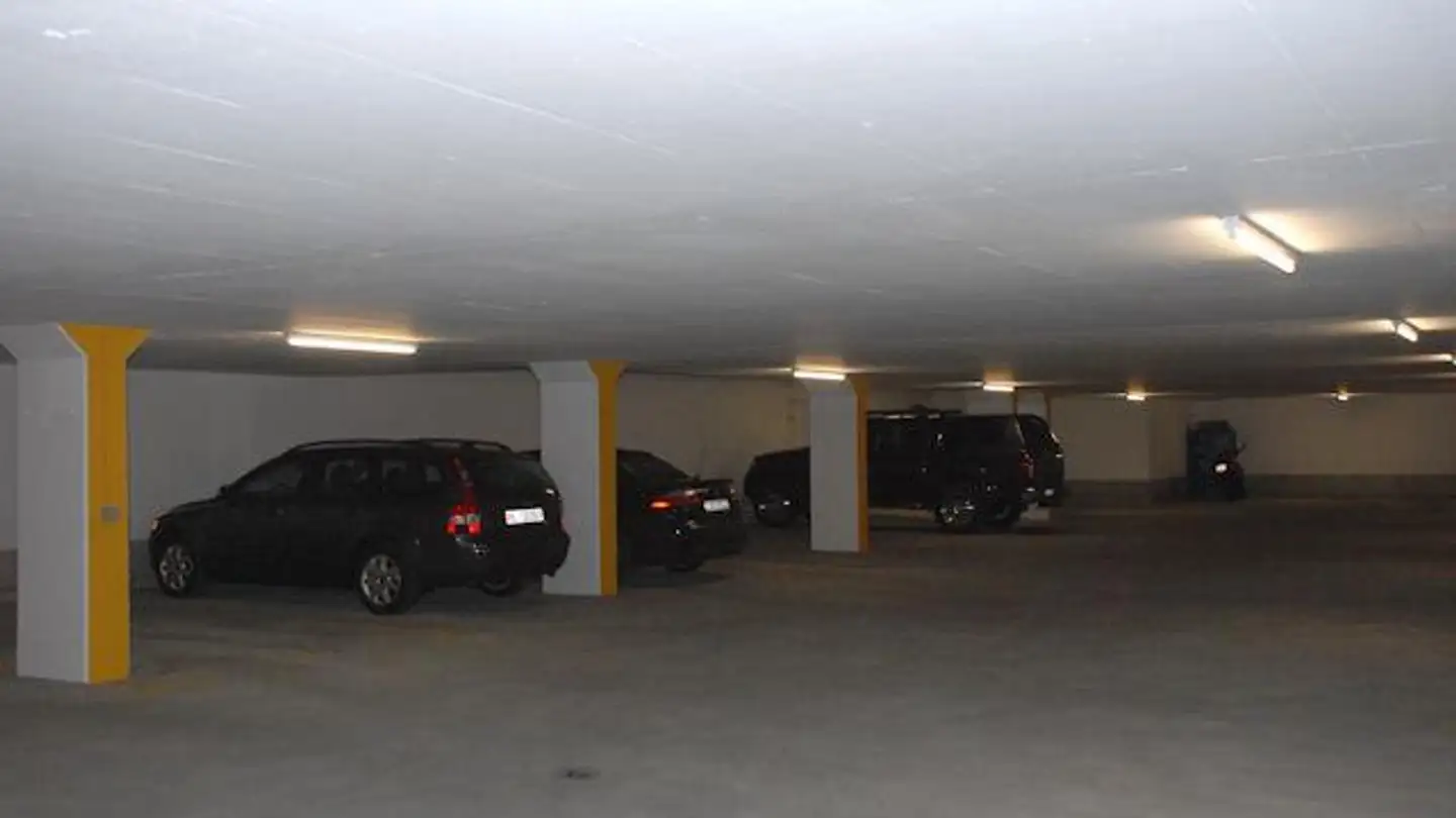 Tiefgaragenstellplatz mieten - Hemmikerstrasse 18, 4466 Ormalingen