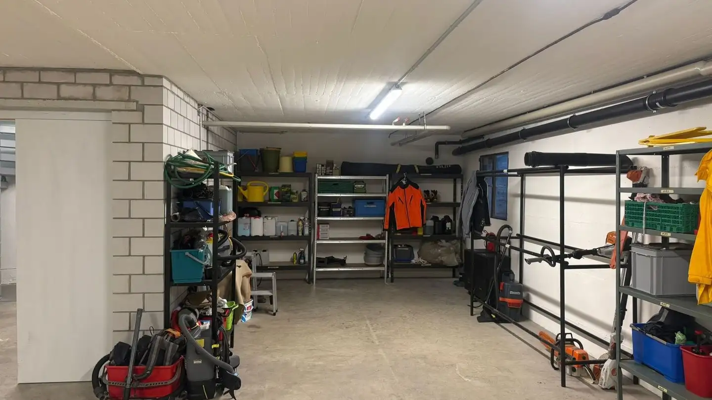 Commercial à louer - Landstrasse 71, 8750 Glarus