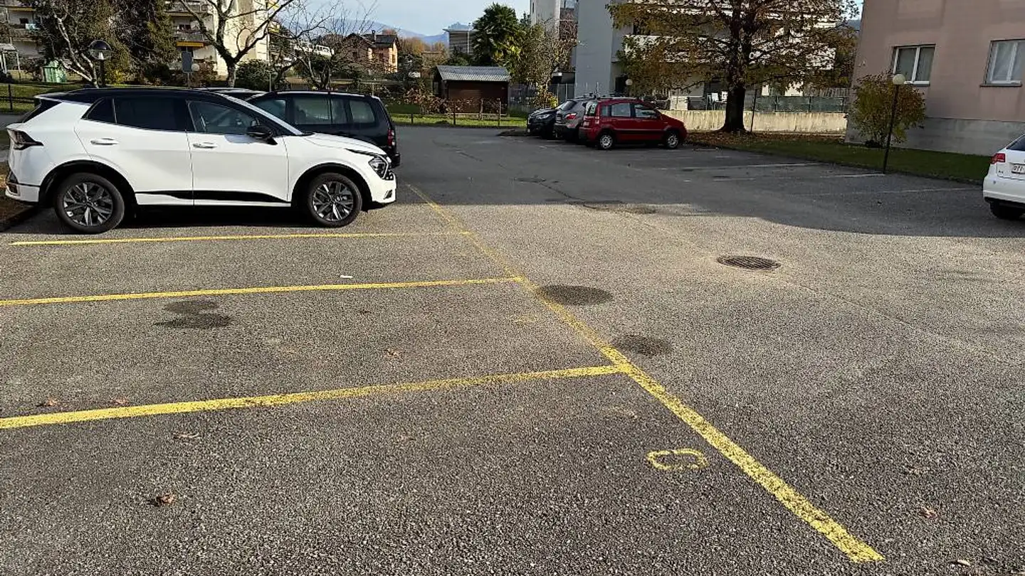 Outdoor parking space for rent - 6595 Riazzino