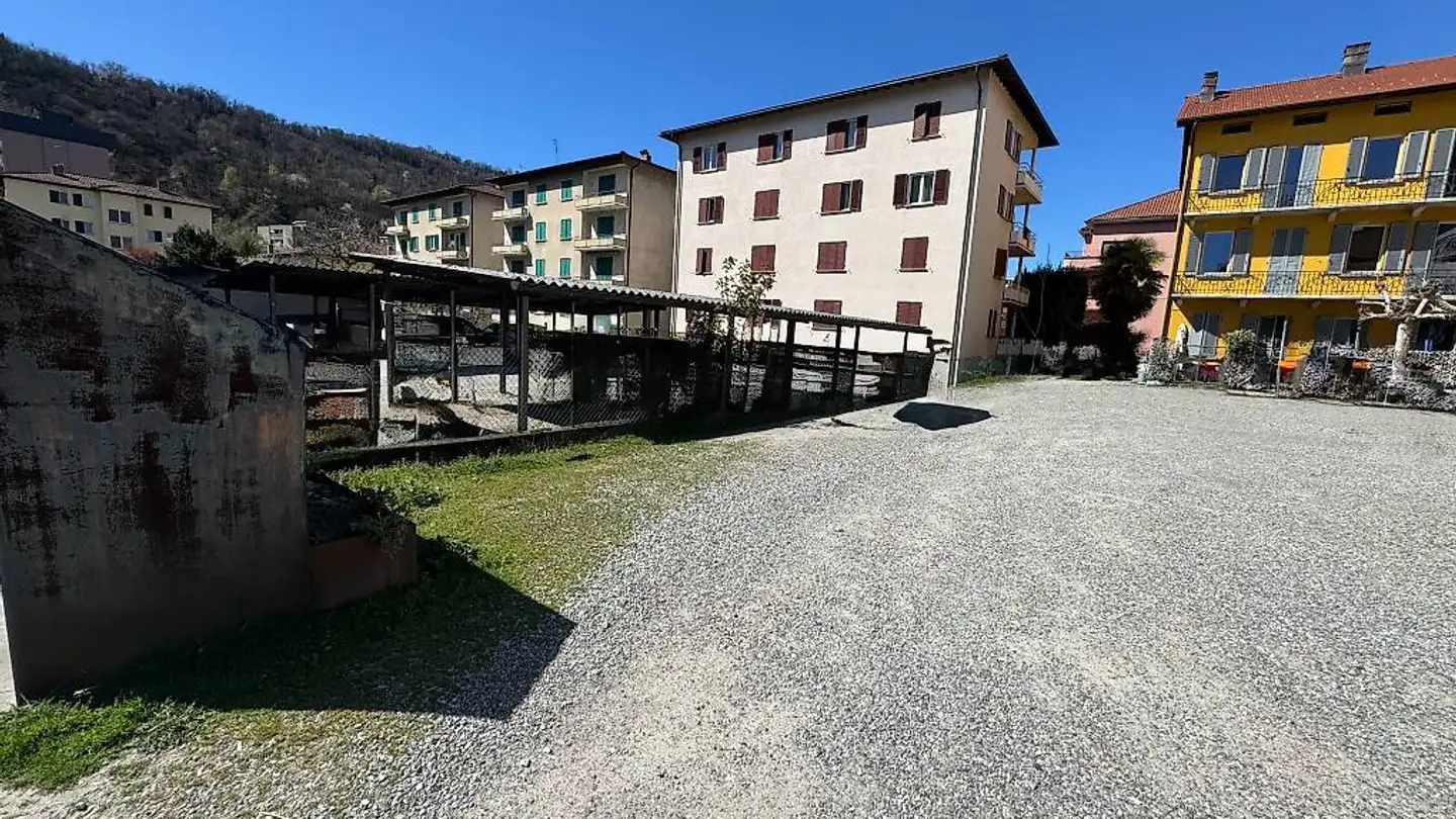Place de parking extérieure à louer - Via Soldini 21, 6830 Chiasso