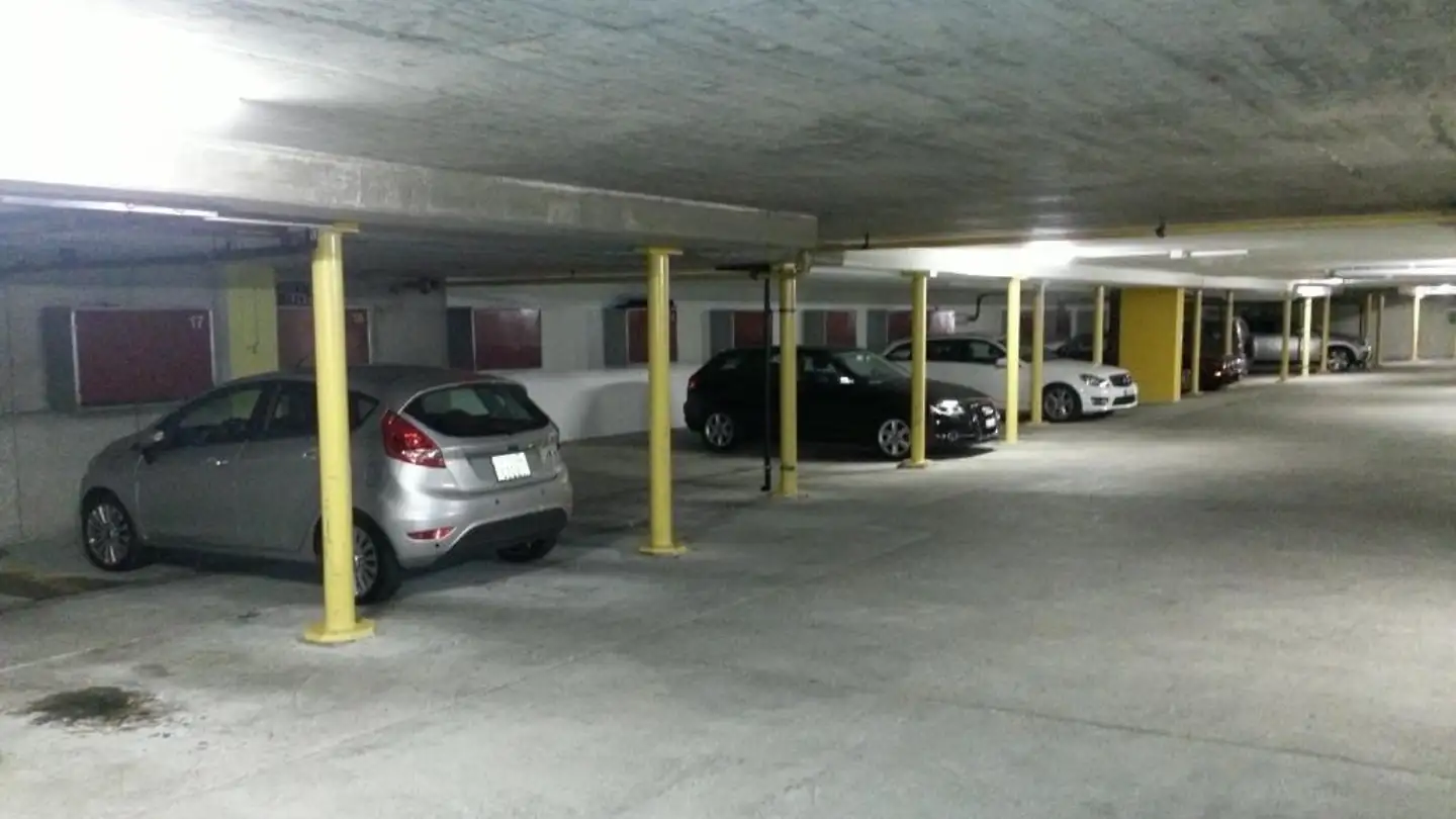 Parcheggio sotterraneo in affitto - Bachwiesenstrasse 119, 8047 Zürich