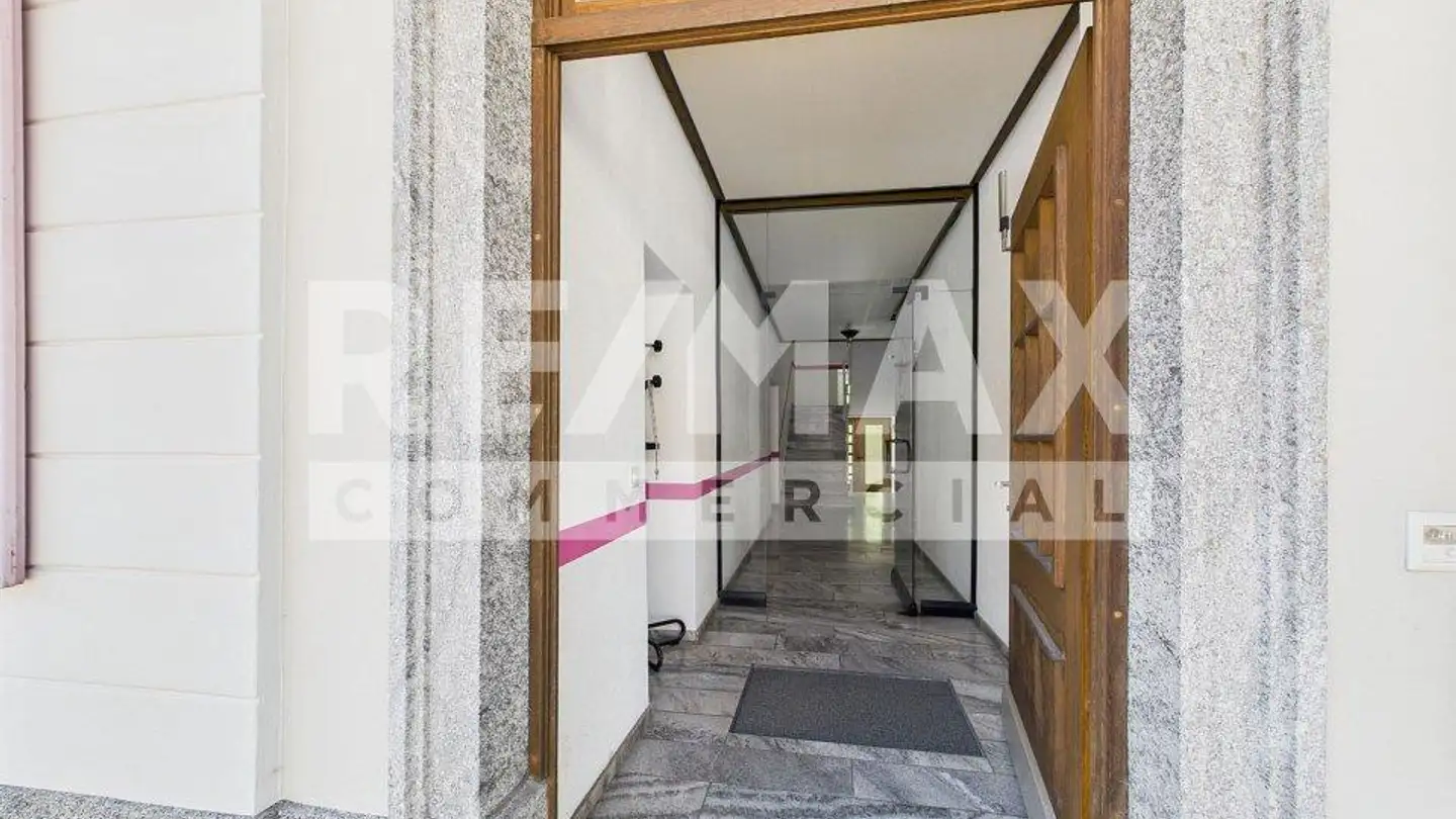 Commercial for sale - 6775 Ambrì - Photo 3