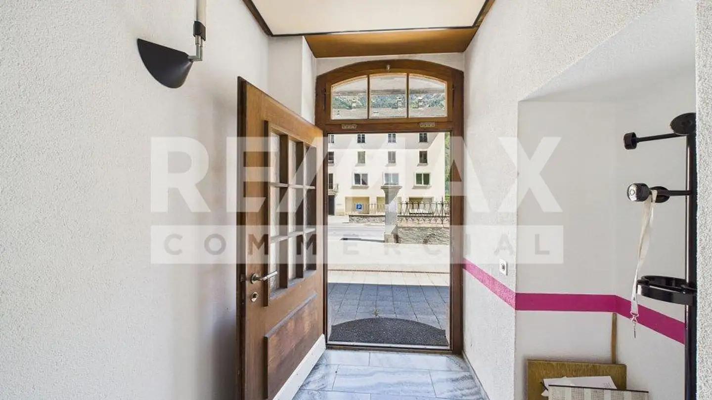 Commercial for sale - 6775 Ambrì - Photo 2
