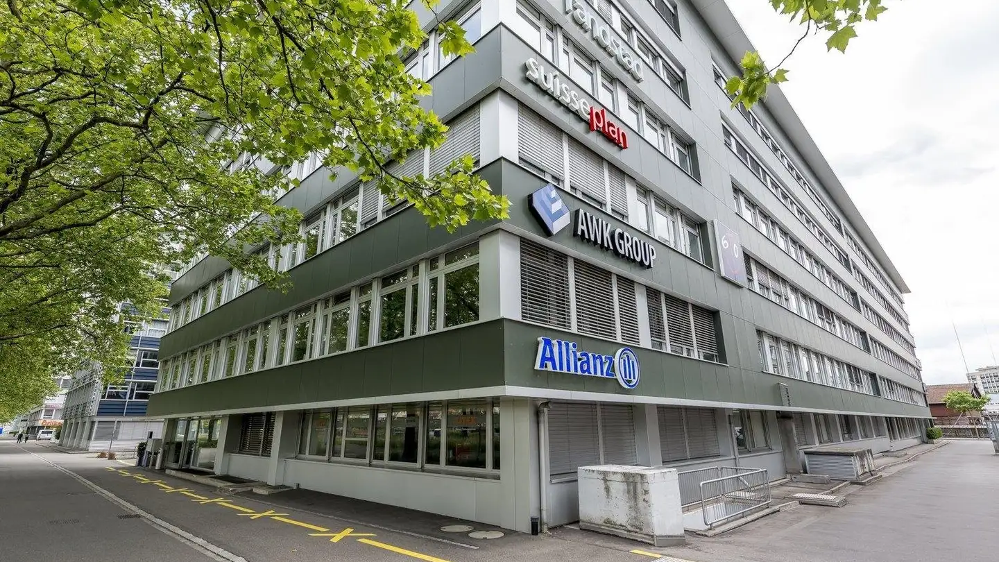 Commercial à louer - Thurgauerstrasse 60, 8050 Zürich
