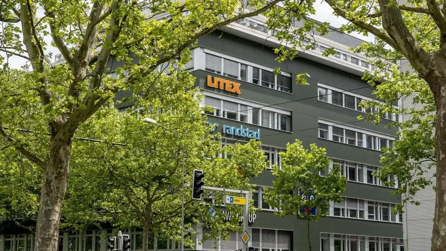 Commercial à louer - Thurgauerstrasse 60, 8050 Zürich