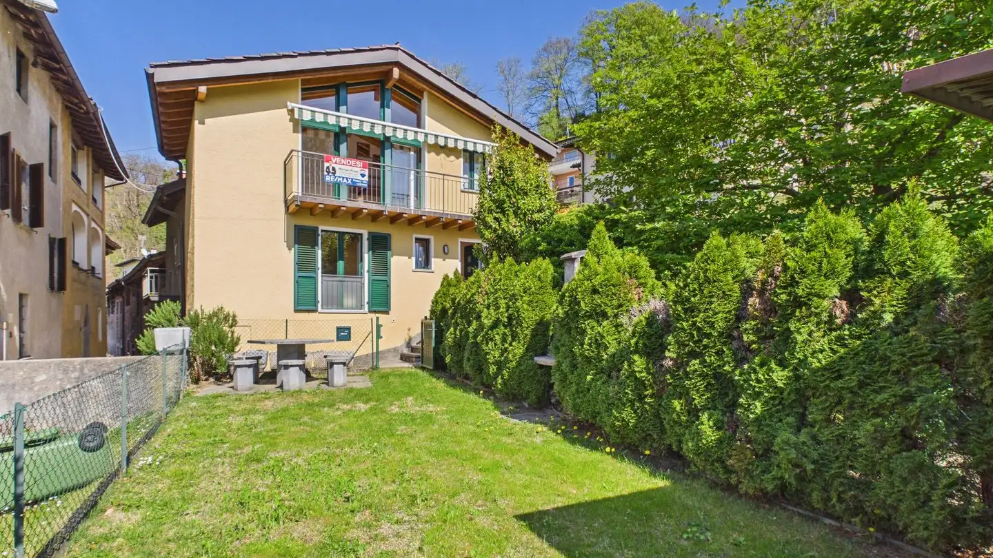 Mixed-use building for sale - 6926 Montagnola