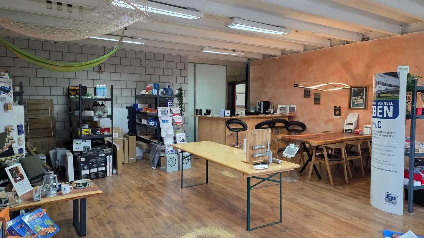 Industrial property for rent - 3262 Suberg - Photo 2