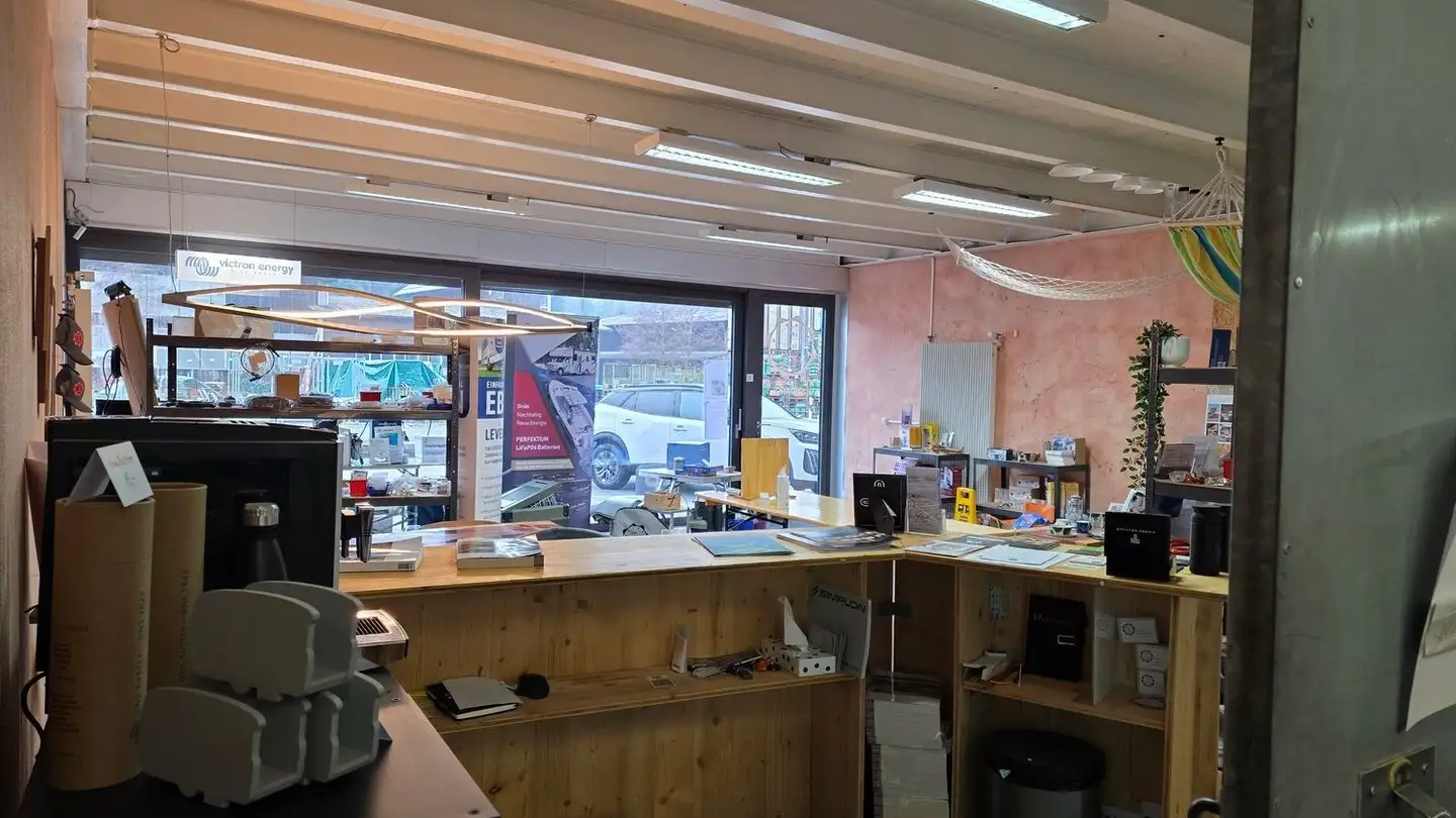 Industrial property for rent - 3262 Suberg