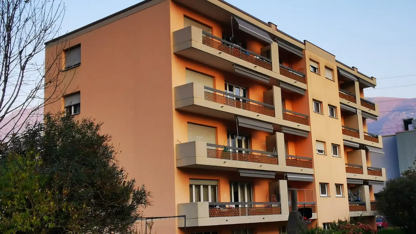 Outdoor parking space for rent - El Camp Di Nav 15, 6513 Monte Carasso