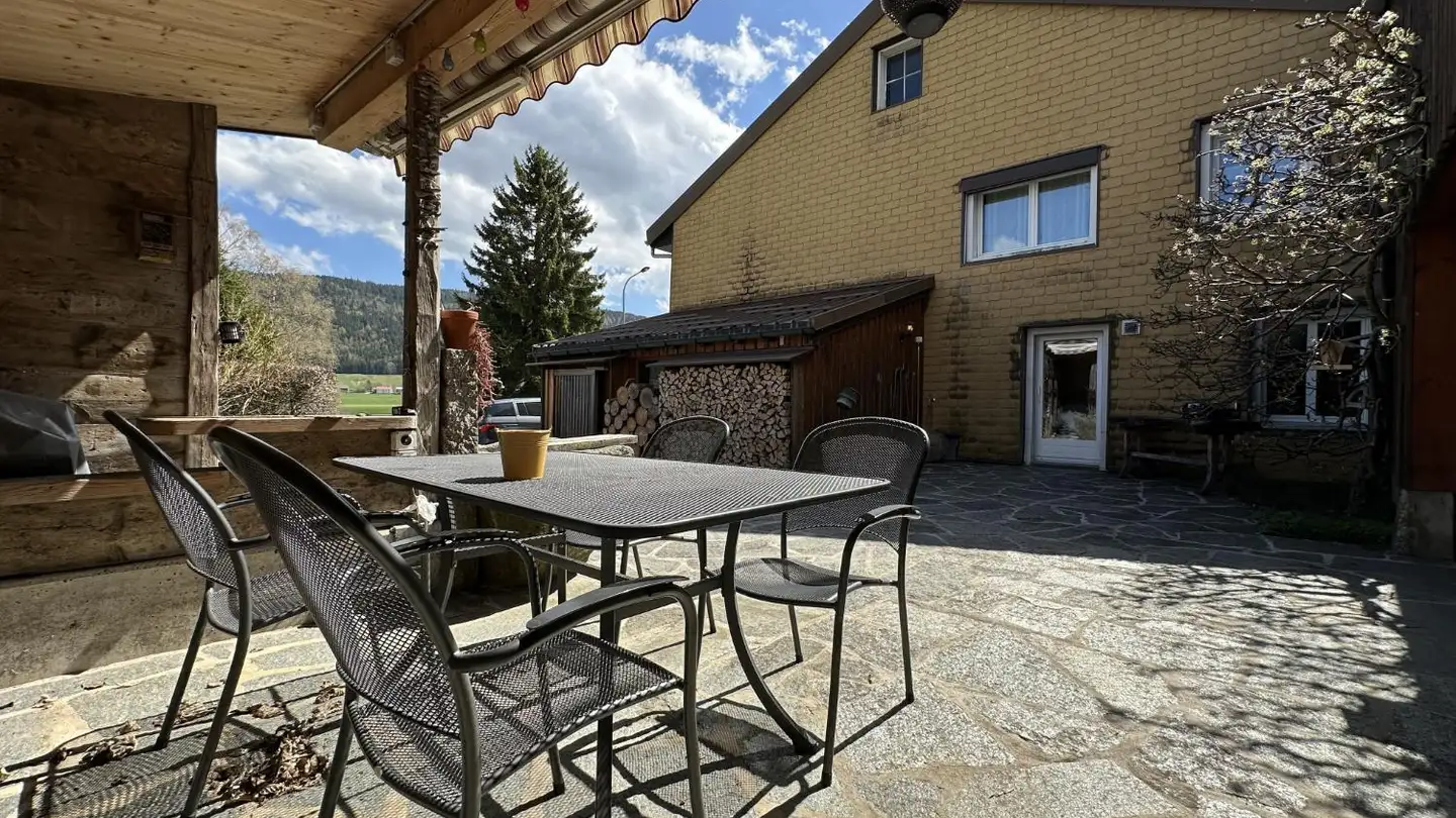 Single house for sale - 1347 Le Sentier