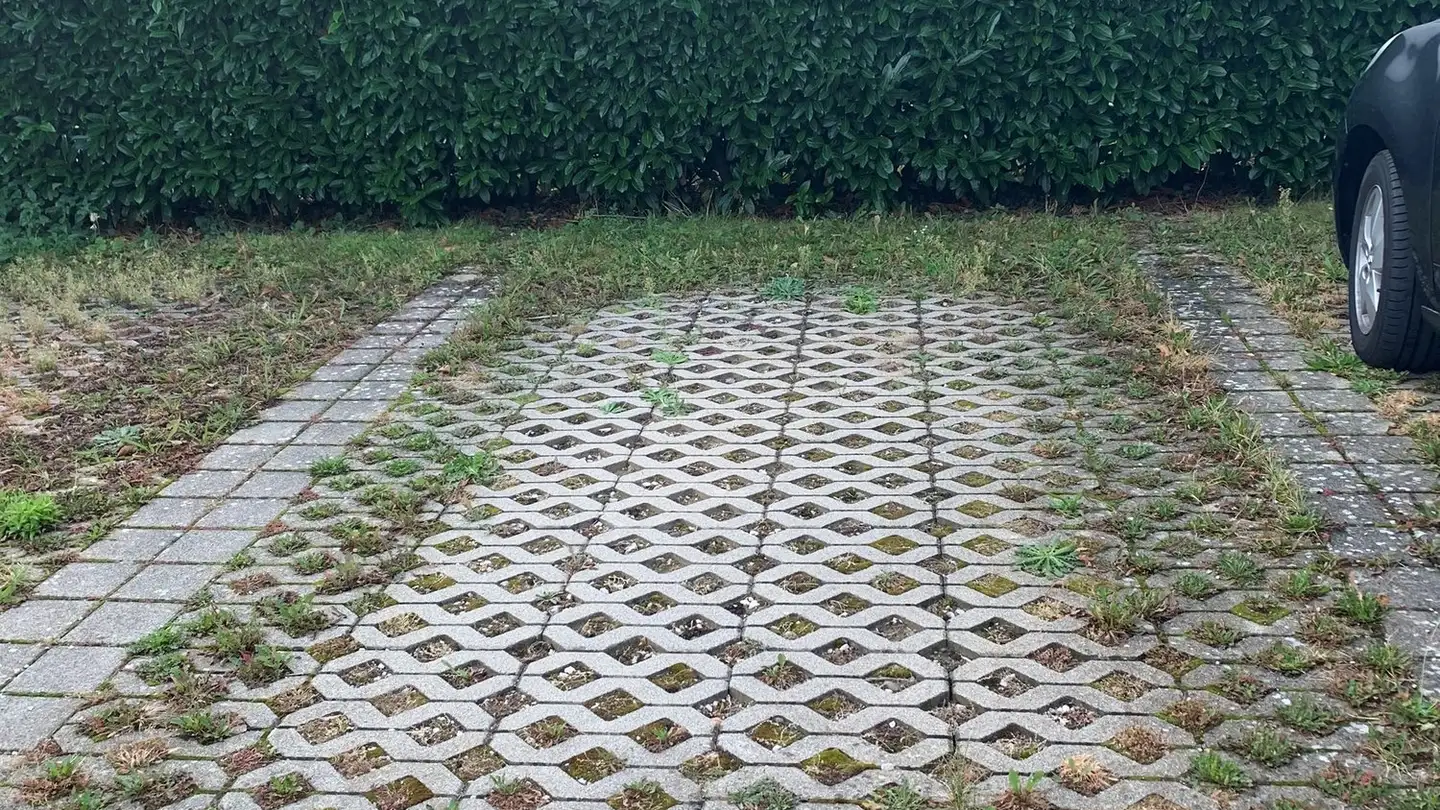 Outdoor parking space for rent - Flurstrasse, 2544 Bettlach