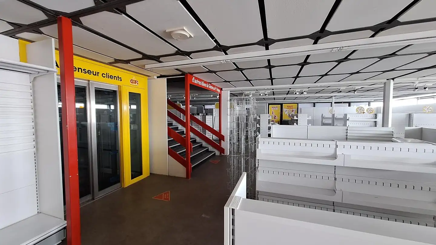 Shop for rent - Boulevard Des Eplatures 44, 2300 La Chaux-de-Fonds