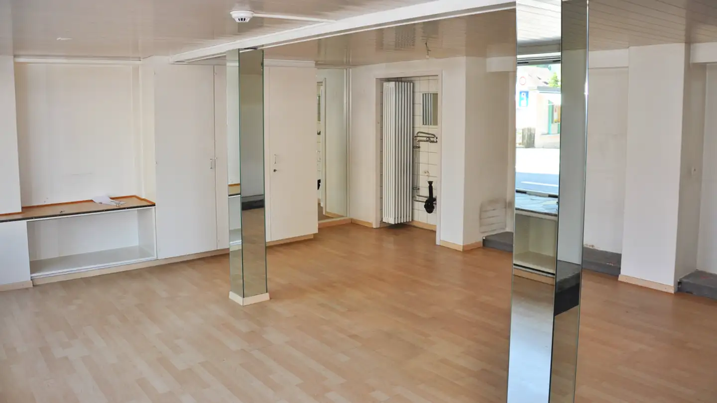 Commercial for rent - 6102 Malters