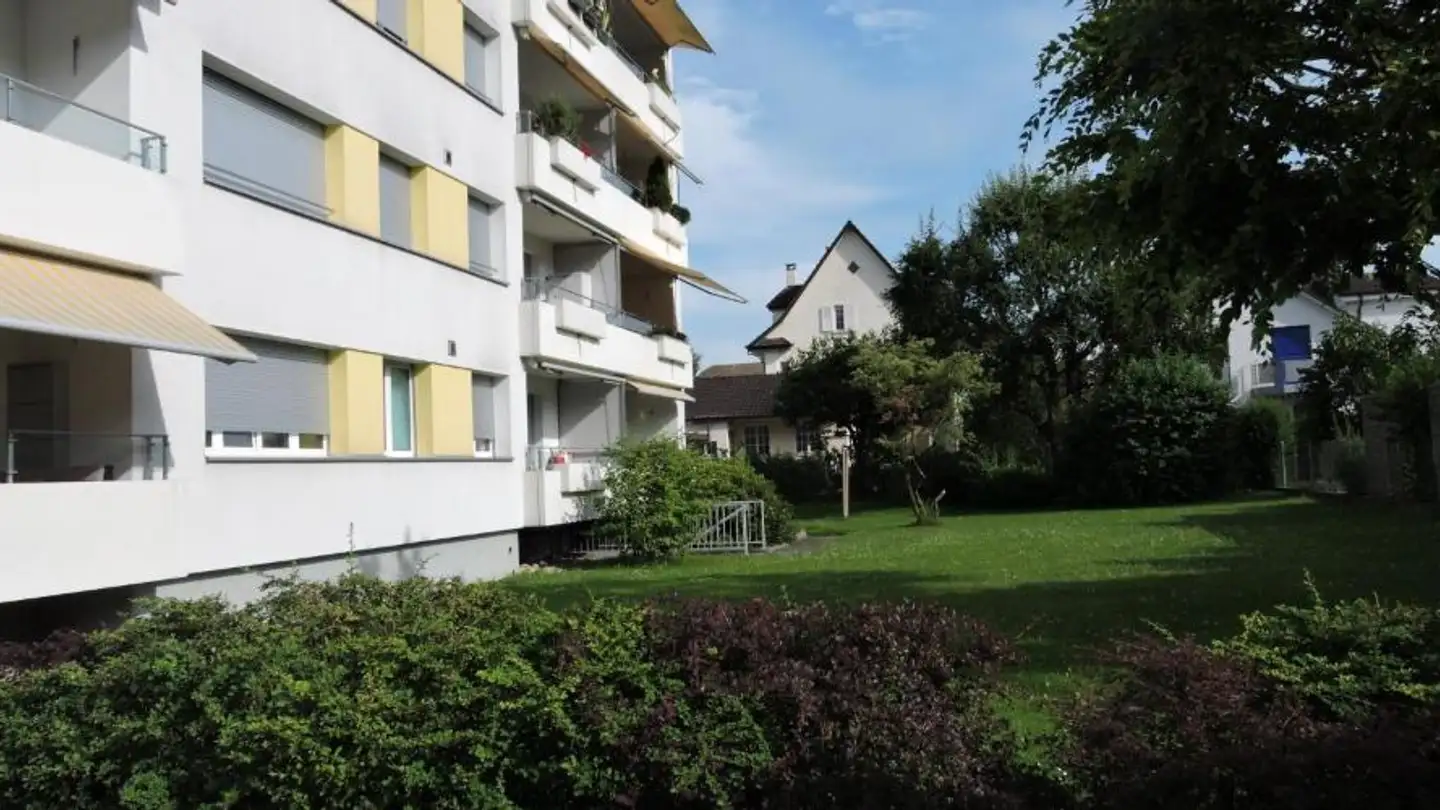 Überdachter Motorradparkplatz mieten - Erlenstrasse 1, 4410 Liestal