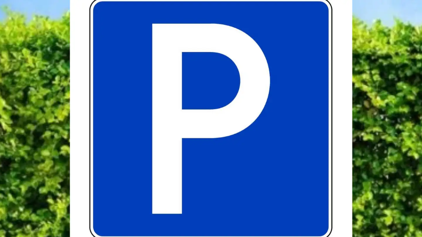 Outdoor parking space for rent - Im Chrummacher 5, 8706 Meilen