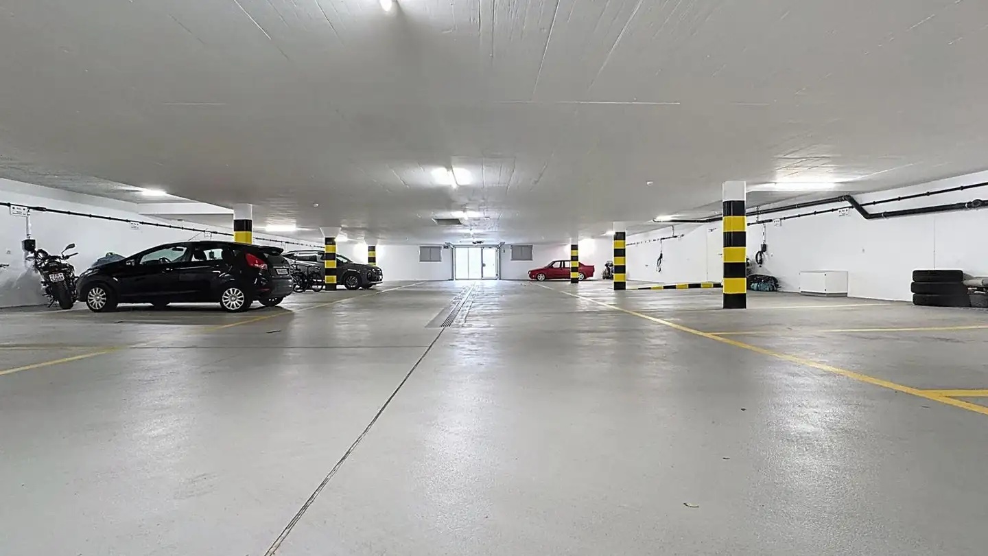 Place de parking extérieure à louer - Route De La Léchère 1-3, 1566 St-Aubin FR - Photo 2