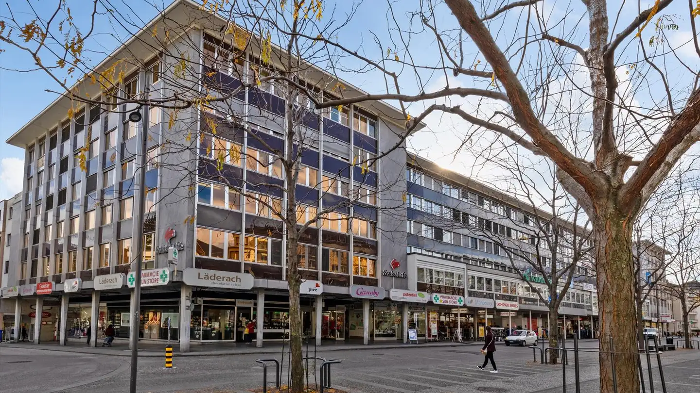 Place de parking extérieure à louer - Place Du Midi 40, 1950 Sion