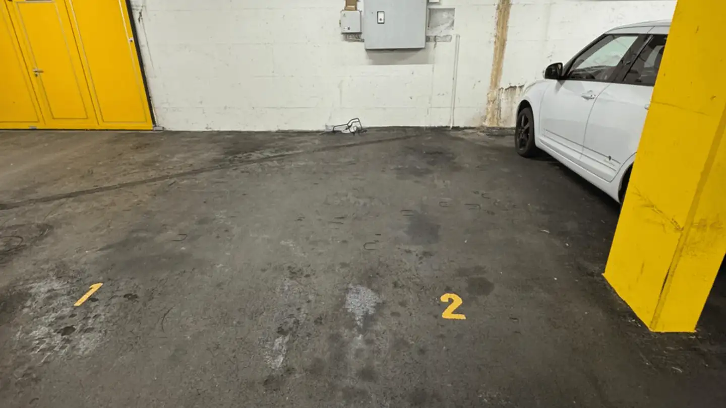Tiefgaragenstellplatz mieten - Herzogenmühlestrasse 12, 8051 Zürich