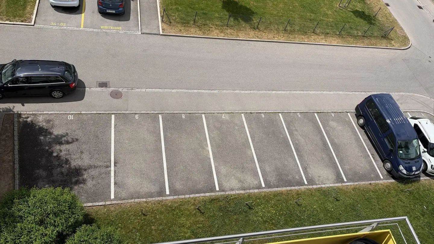 Outdoor parking space for rent - Rue De La Berra 54, 1630 Bulle