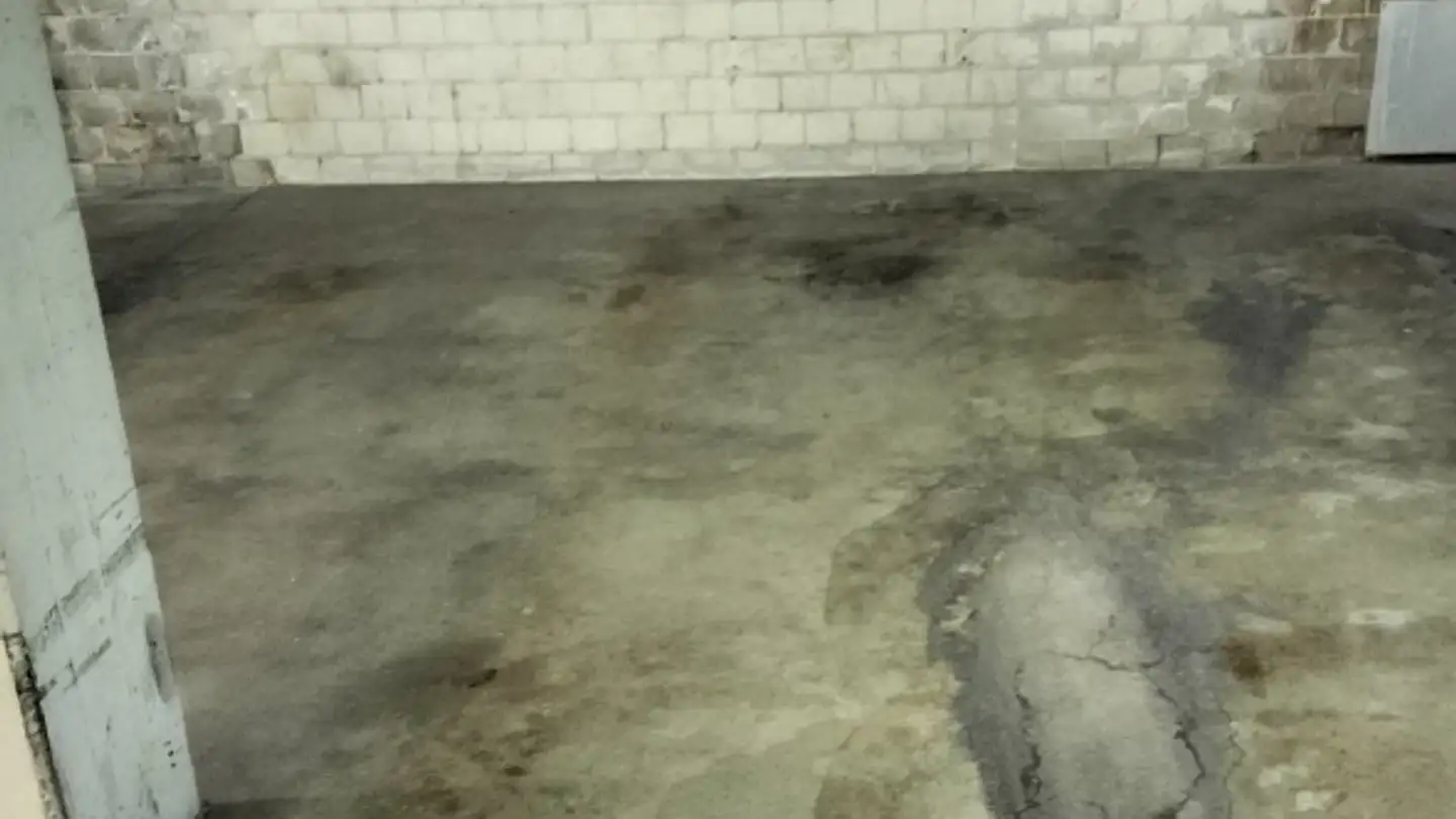 Outdoor parking space for rent - Bahnhofstrasse 34, 8112 Otelfingen