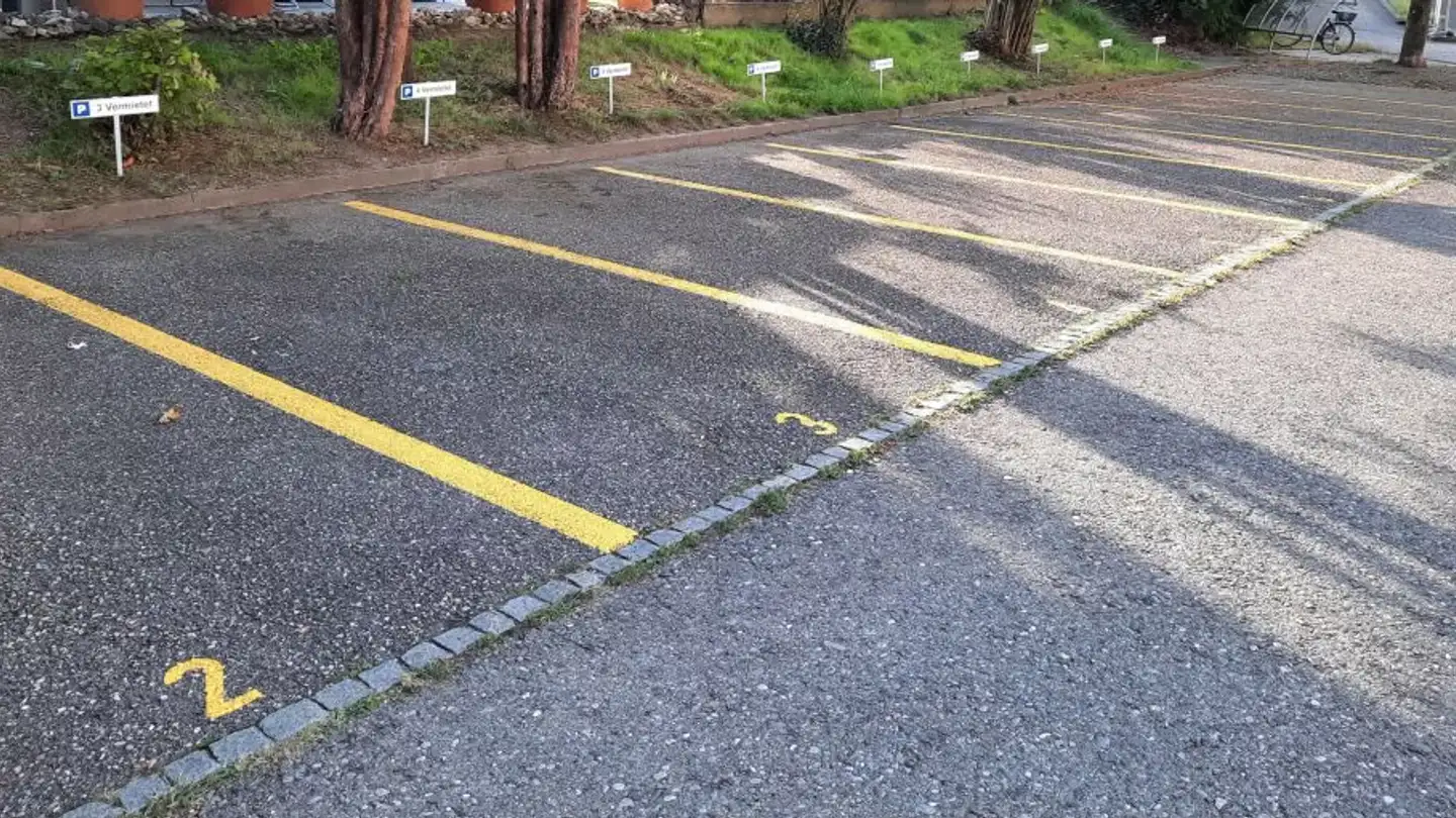 Parkplatz im Freien mieten - Carl-Franz-Bally-Strasse 34, 5012 Schönenwerd - Foto 3