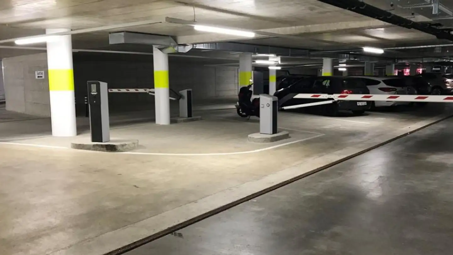 Garage individuel à louer - Rue De La Charrière 61, 2300 La Chaux-de-Fonds
