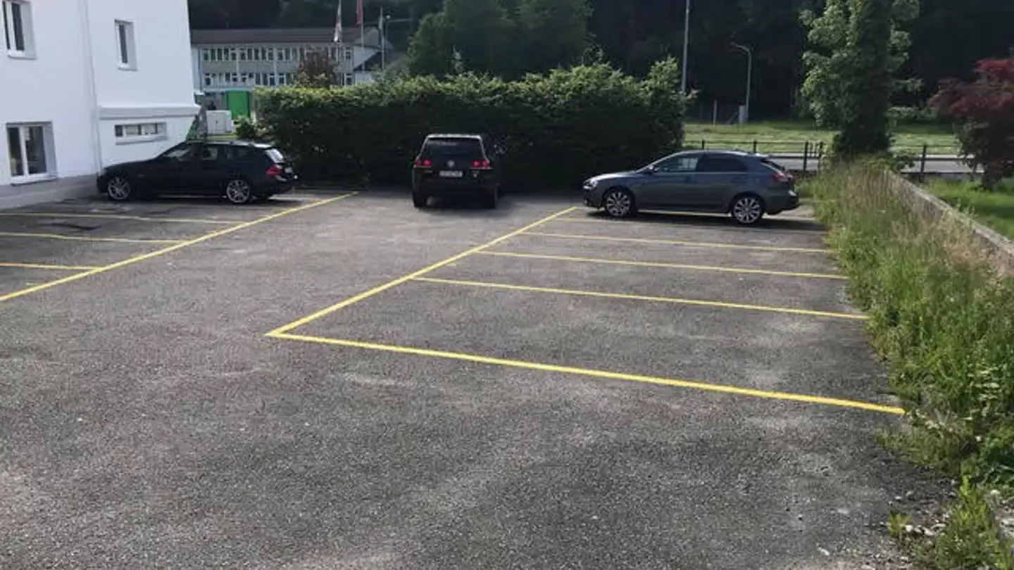 Outdoor parking space for rent - Bergstrasse 1, 4813 Uerkheim - Photo 3