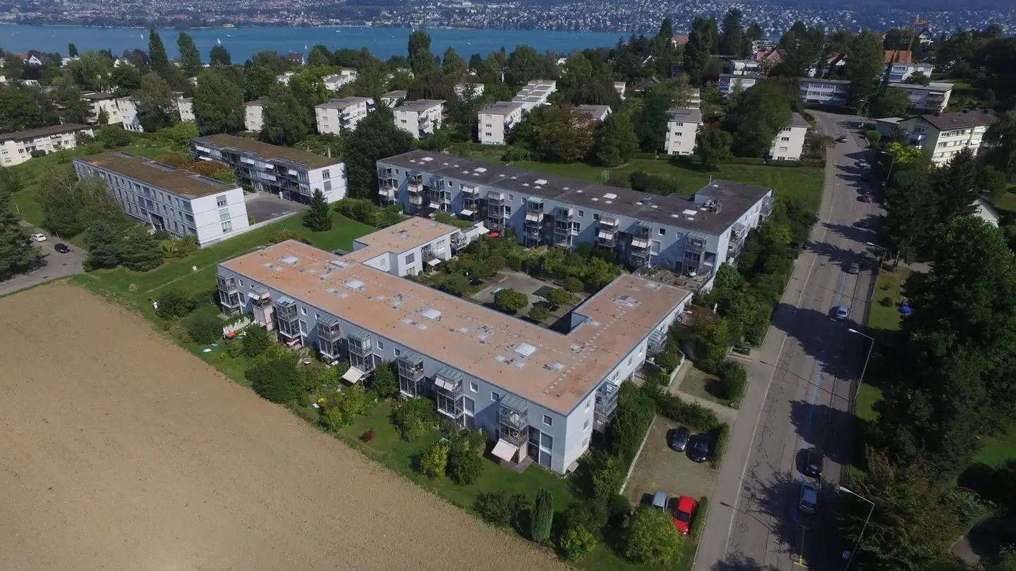 Place de parking intérieure à louer - Zwängiweg 5, 8038 Zürich